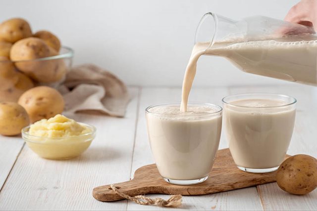 Mặt nạ từ khoai tây và sữa tươi đánh bay vẻ mệt mỏi, giúp làn da sáng bừng sau Tết